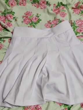 Classic White Pleated Women's Skirt